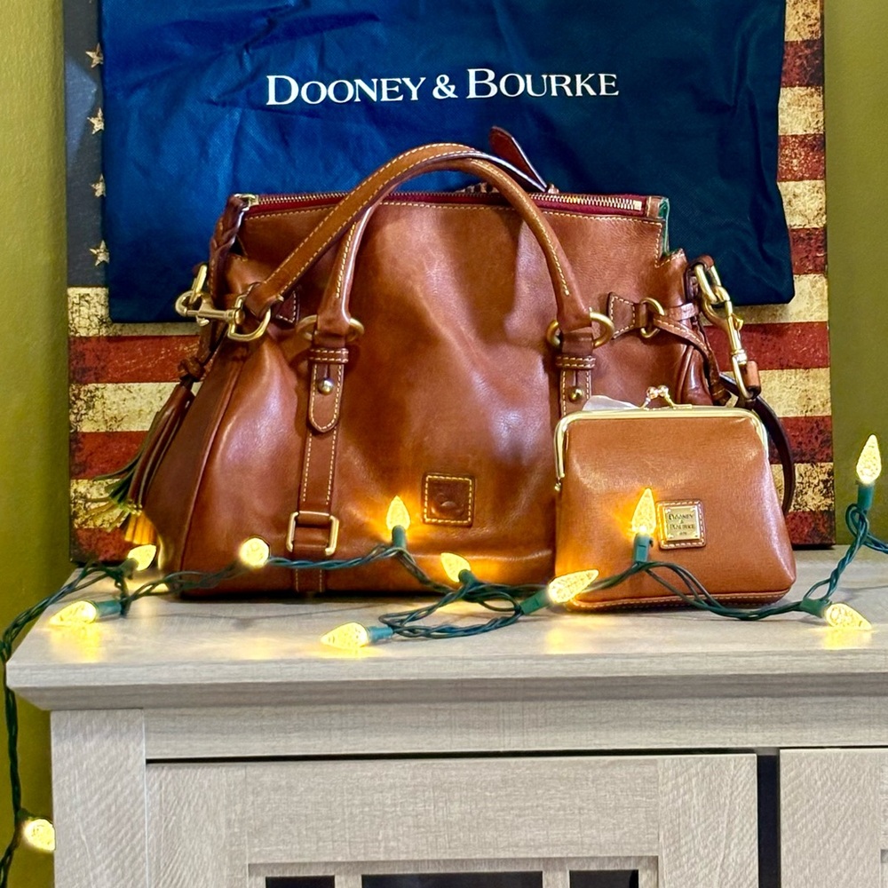 Dooney & Bourke Florentine Satchel Large Natural NEW KISSLOCK SEND OFFERS 🔥